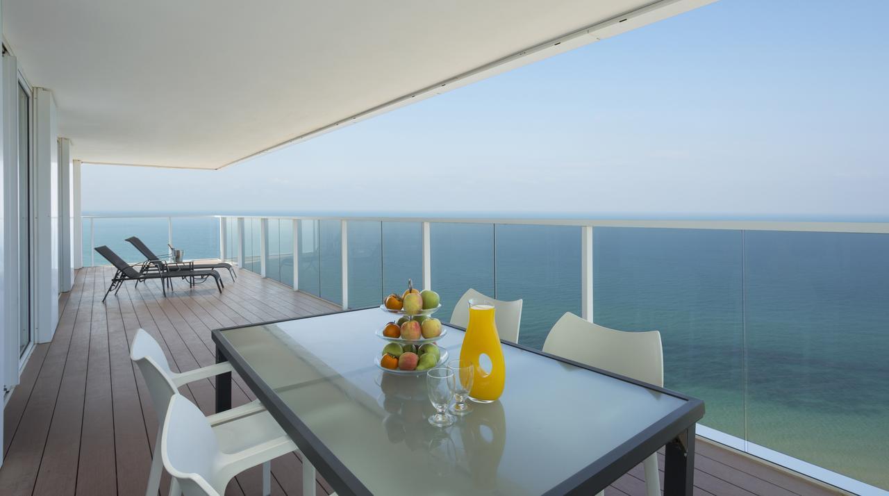 Island Luxurious Suites Hotel And Spa Netánja Kültér fotó
