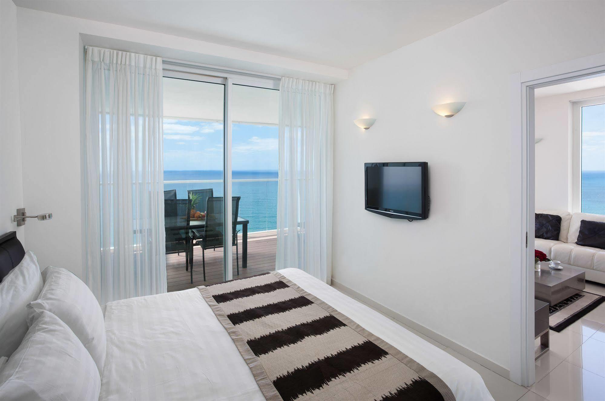 Island Luxurious Suites Hotel And Spa Netánja Kültér fotó